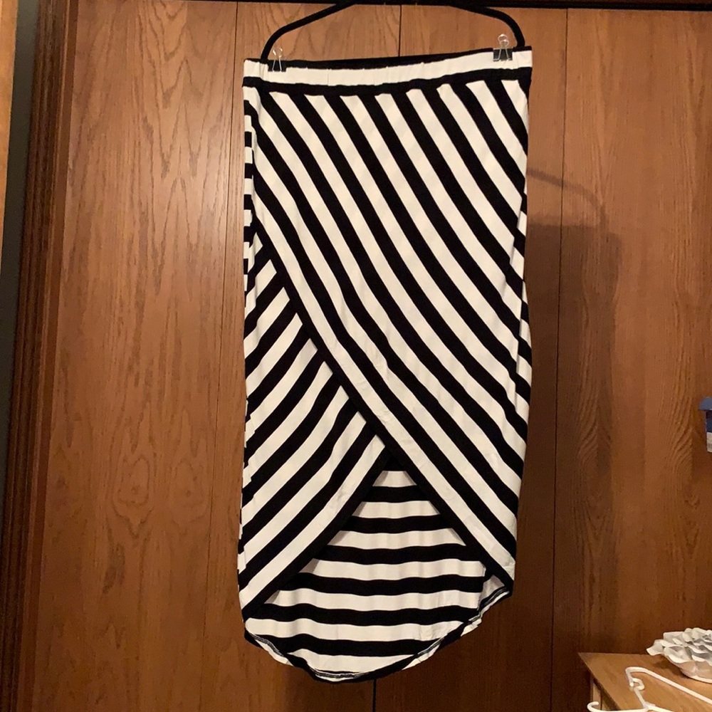 Pure Energy 2x Midi Skirt